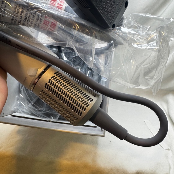 Ionic Blow Dryer High Speed Brushless Motor Diffusser and Nozzle 5 Temps 2 Speed - Picture 9 of 9